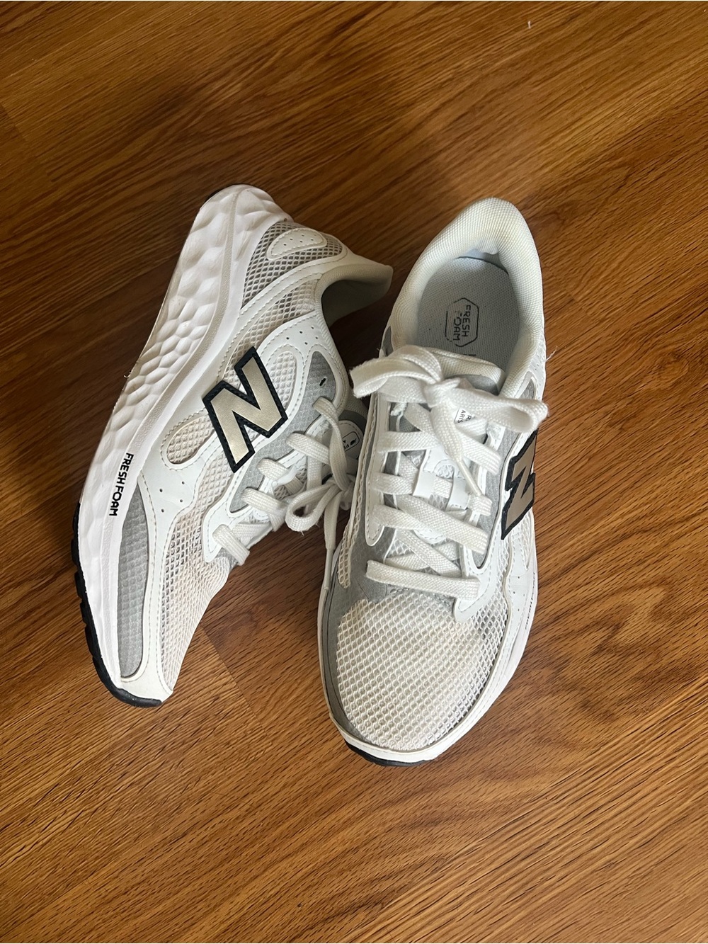 New Balance Fresh Foam Arishi v4 running shoes sneakers white silver womens 8